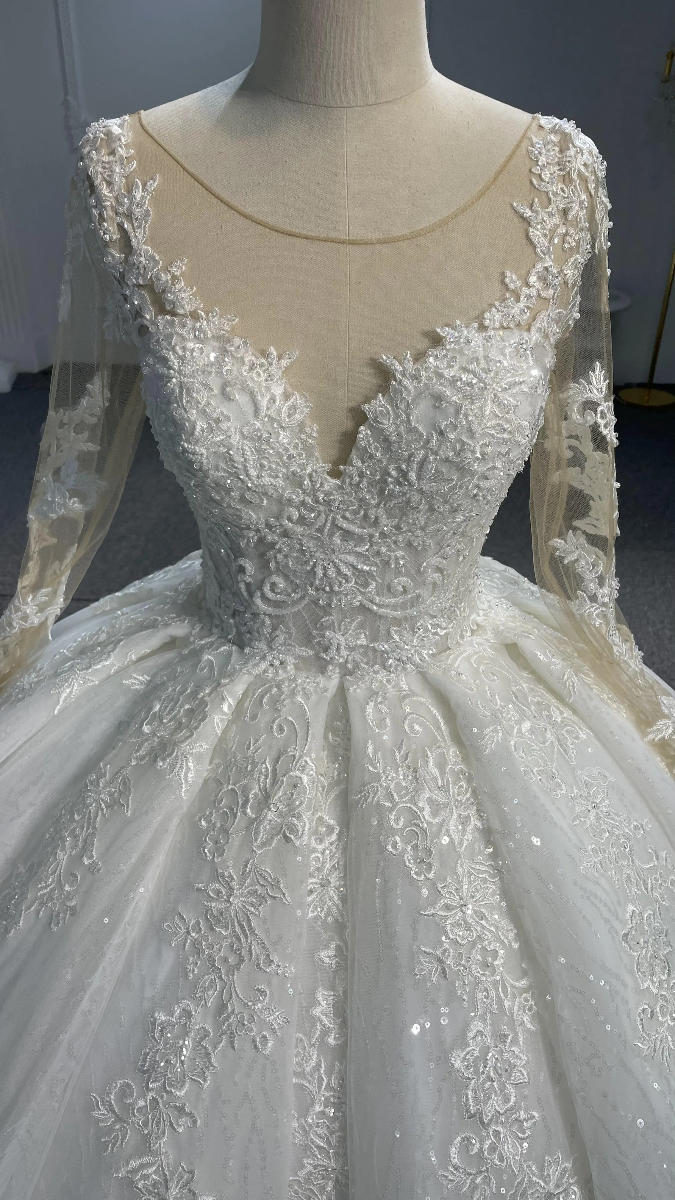 #0801 The Upper Body Beaded Luxury Long Sleeves Wedding Dress