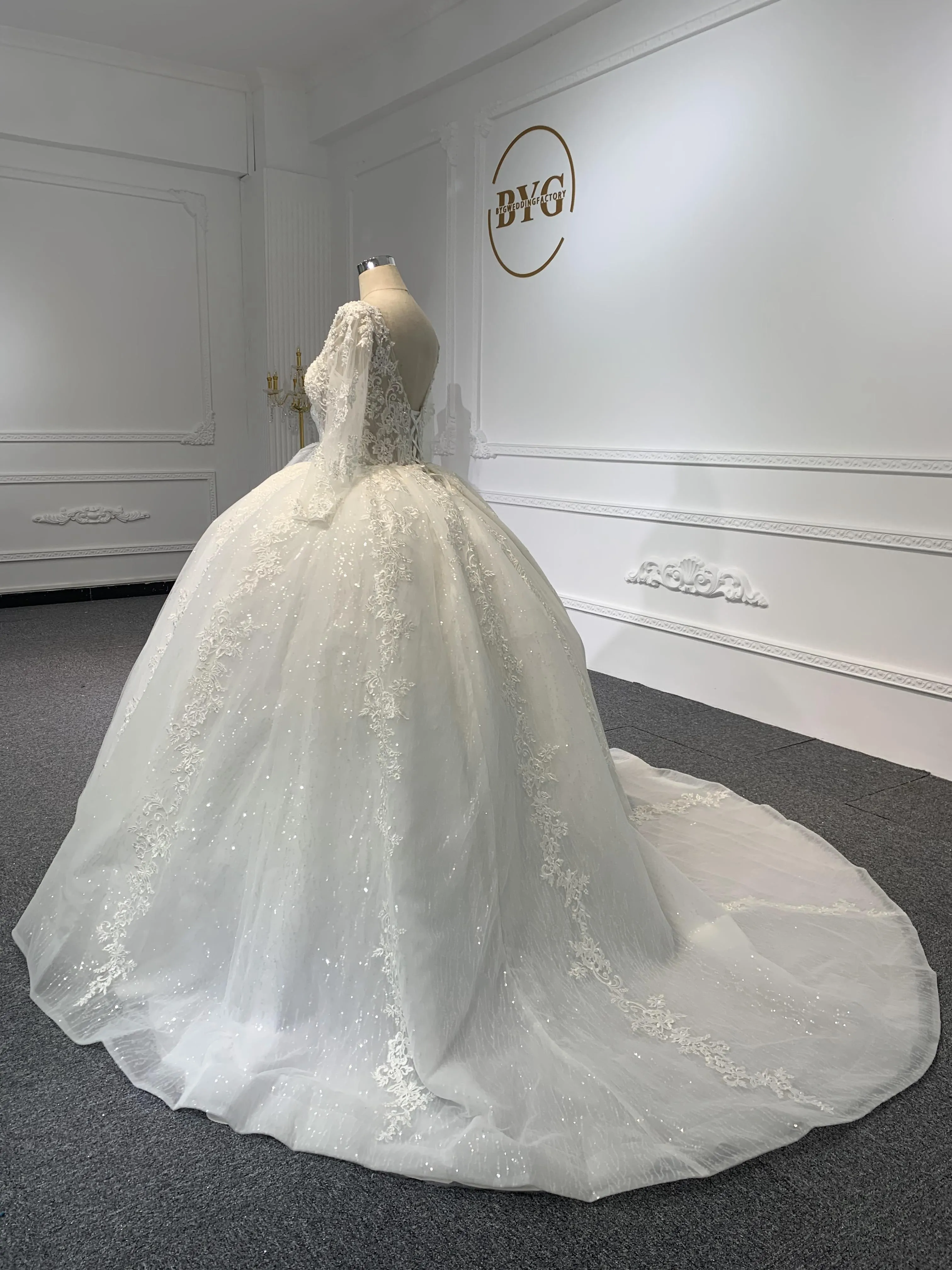#0801 The Upper Body Beaded Luxury Long Sleeves Wedding Dress