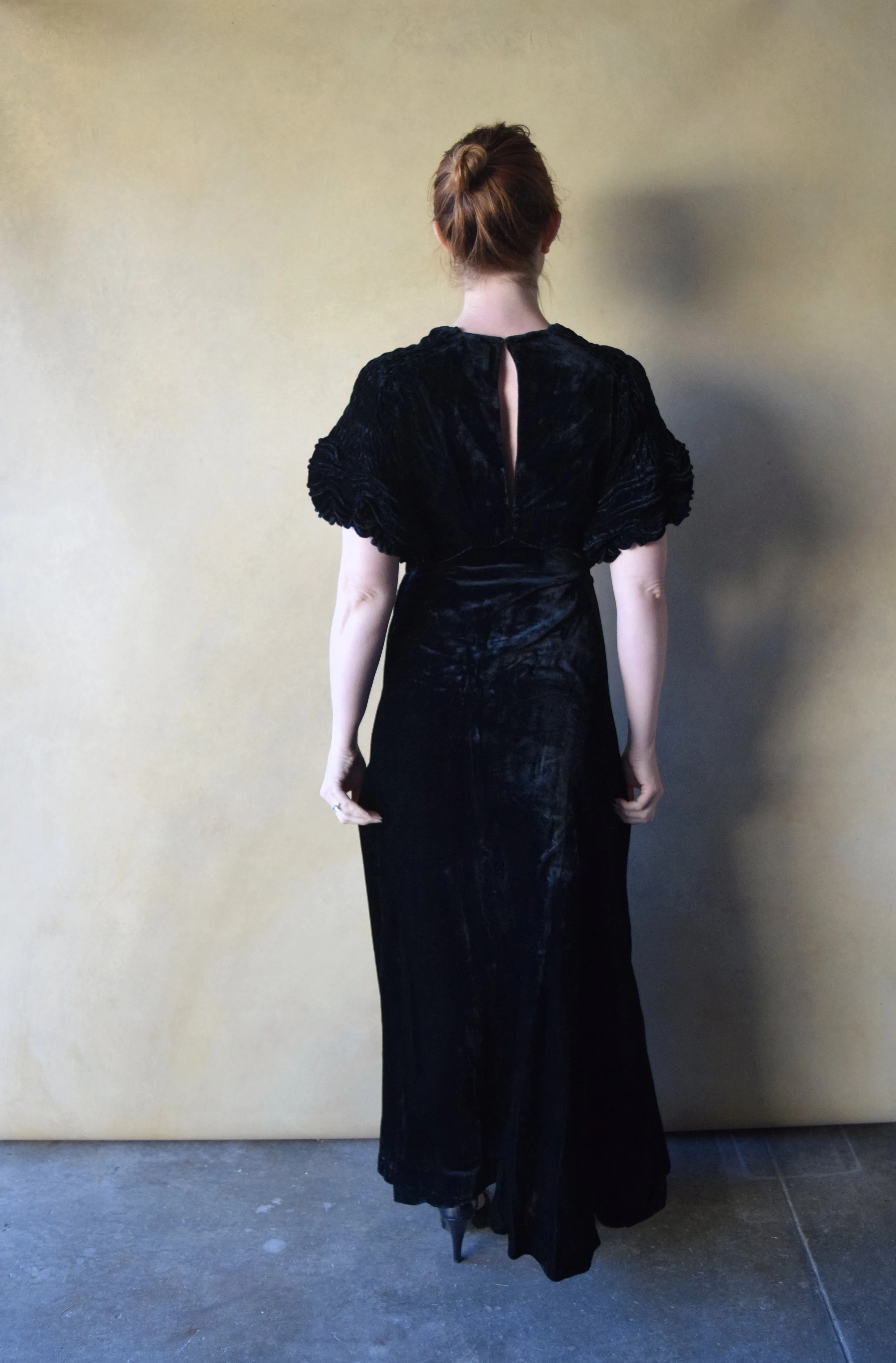 1930s black velvet gown . vintage 30s dress . size s to m