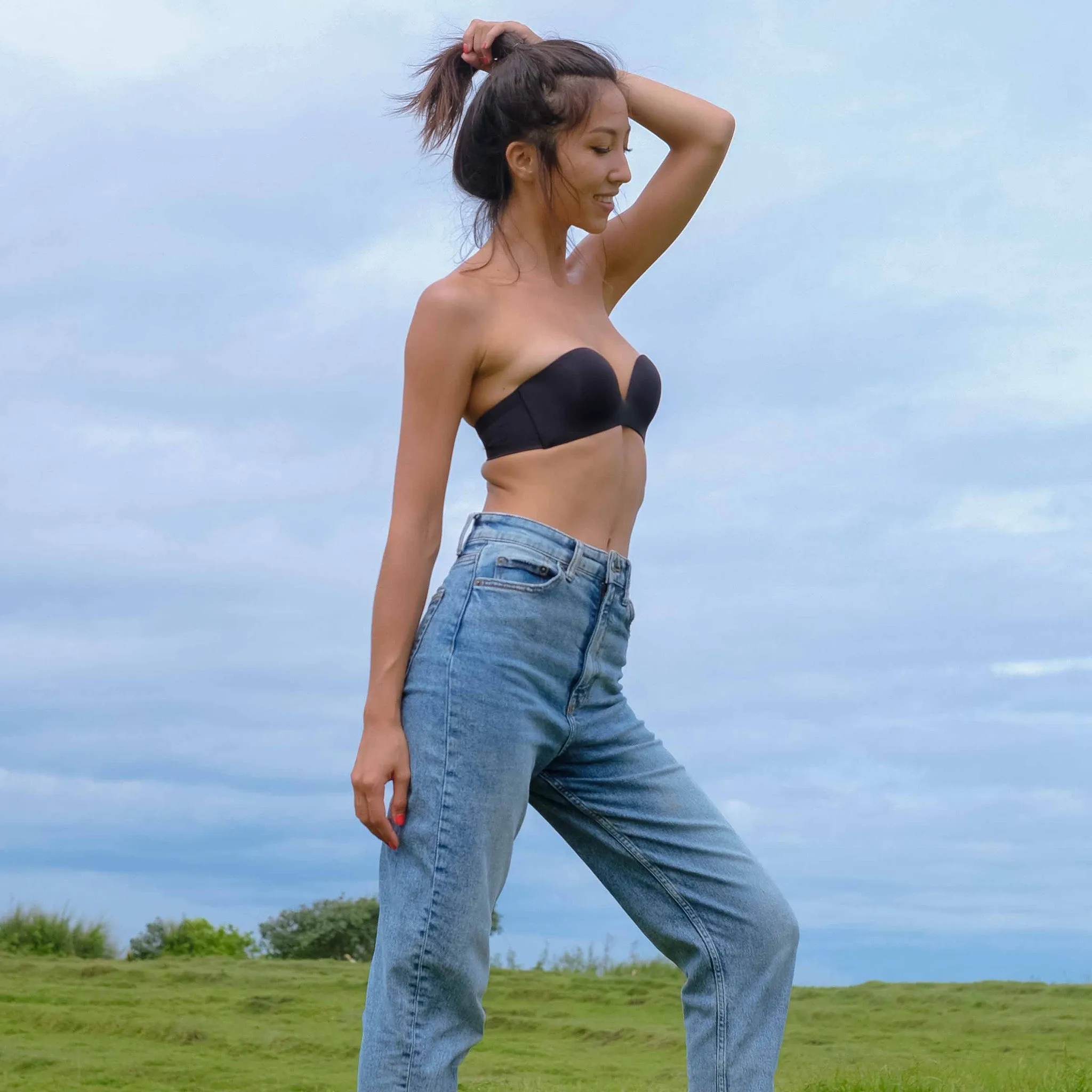 247 Seamless! 100% Non-Slip Strapless Wireless Bra in Black