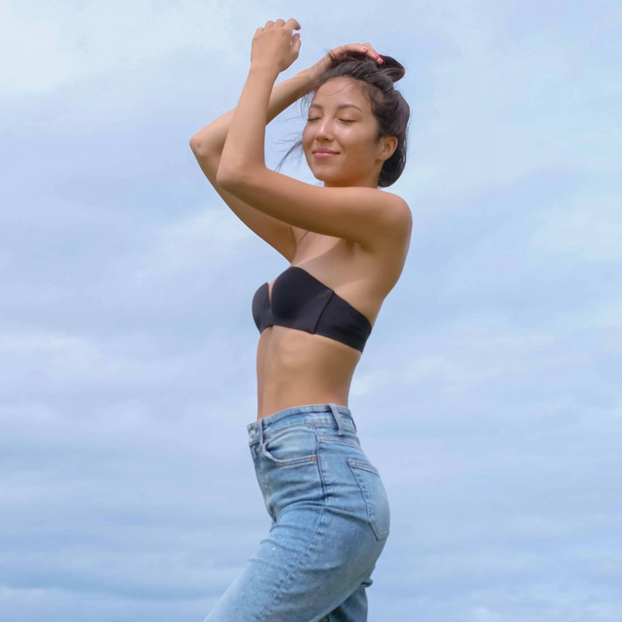 247 Seamless! 100% Non-Slip Strapless Wireless Bra in Black