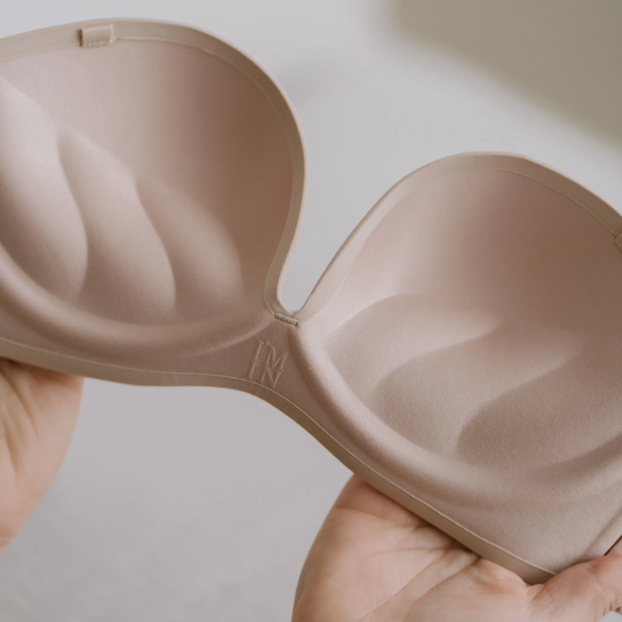247 Seamless! 100% Non-Slip Strapless Wireless Bra in Black