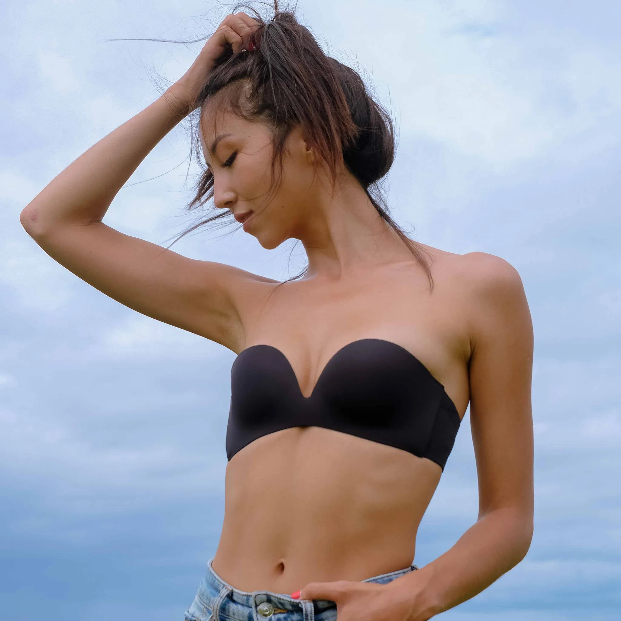 247 Seamless! 100% Non-Slip Strapless Wireless Bra in Black