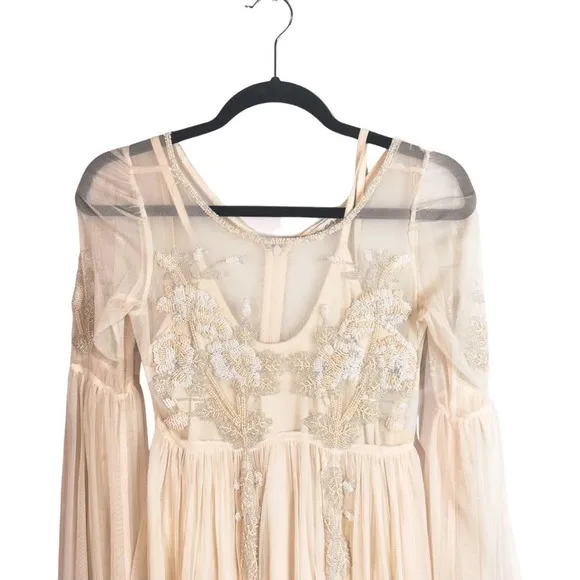3 FOR $50! 🎁 Miss Selfridge White Mini Dress Bell Sleeve Chiffon Beaded …