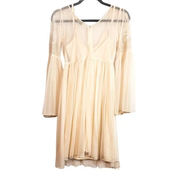 3 FOR $50! 🎁 Miss Selfridge White Mini Dress Bell Sleeve Chiffon Beaded …