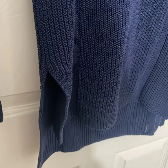Athleta “highline” V-neck Blue Cotton Long Sleeve Tunic Sweater Size Small
