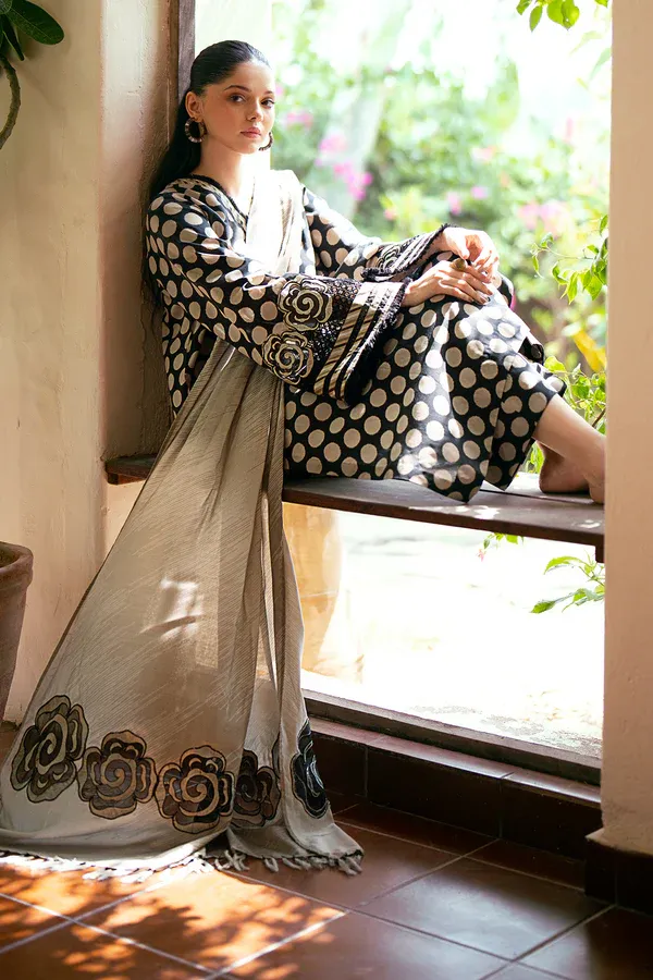 Baroque Embroidered Lawn collection Unstithced 3 Pc UF-763