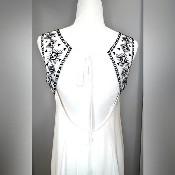 BCBGeneration Sheer, Flowing White Sleeveless Dress with Lining