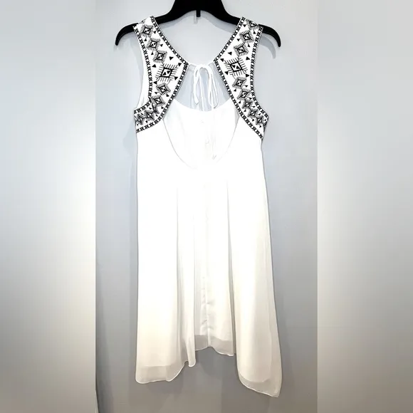 BCBGeneration Sheer, Flowing White Sleeveless Dress with Lining