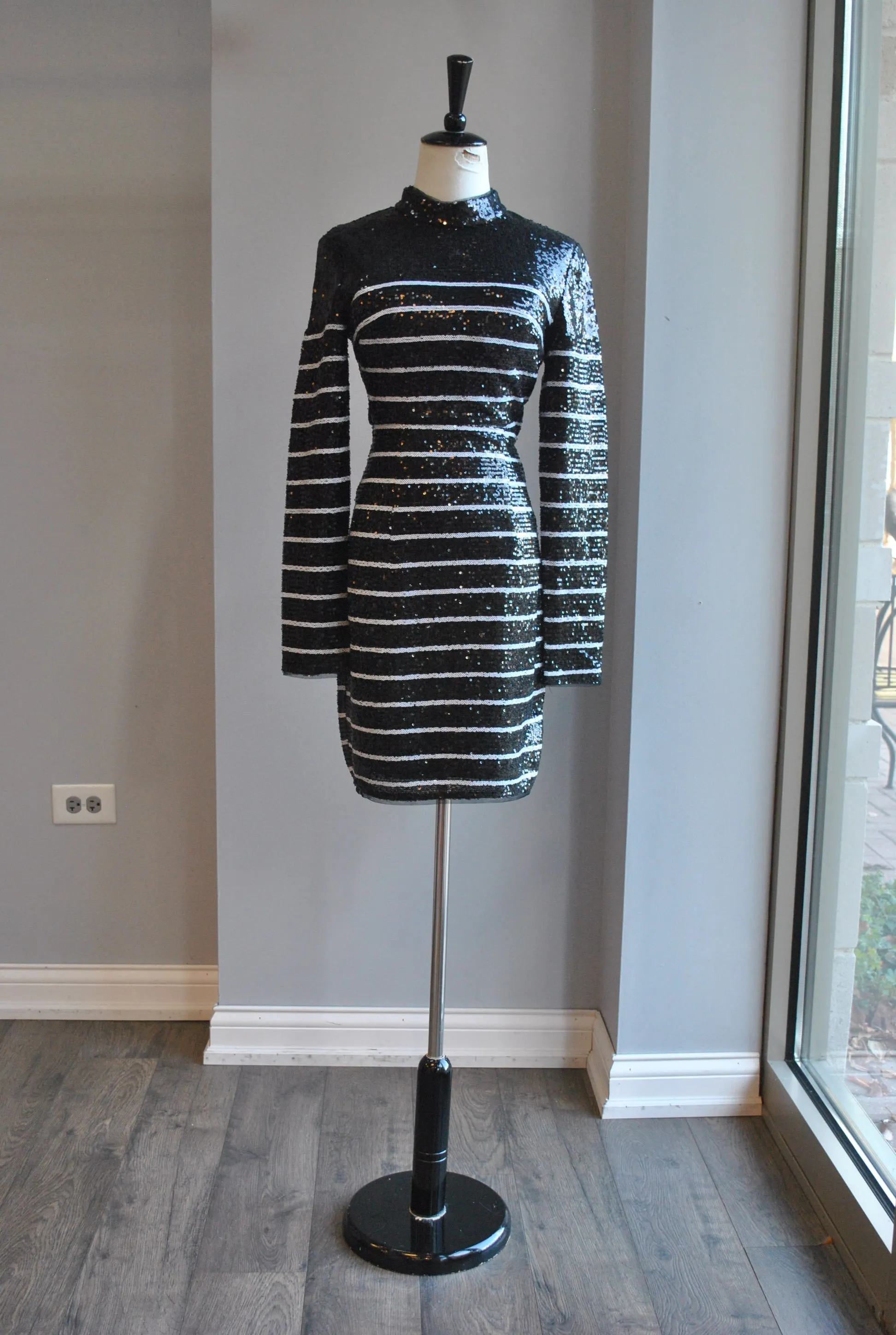 BLACK AND WHITE STRIPES MINI PARTY DRESS