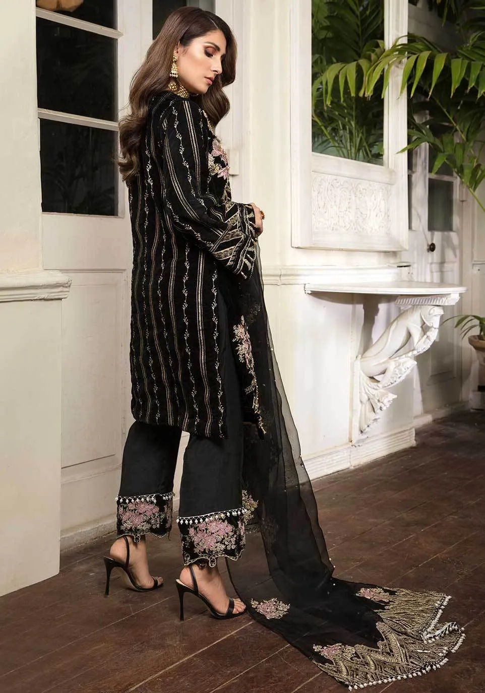 Black Velvet Party Dress With Embroidery #Y6211