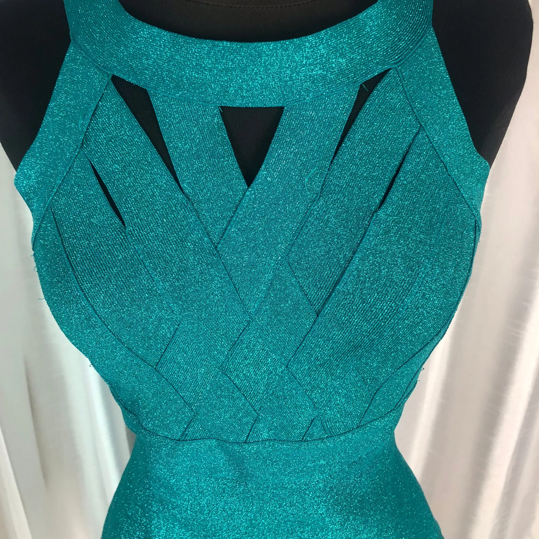 Boutique Short Form Fitting Gown Size M