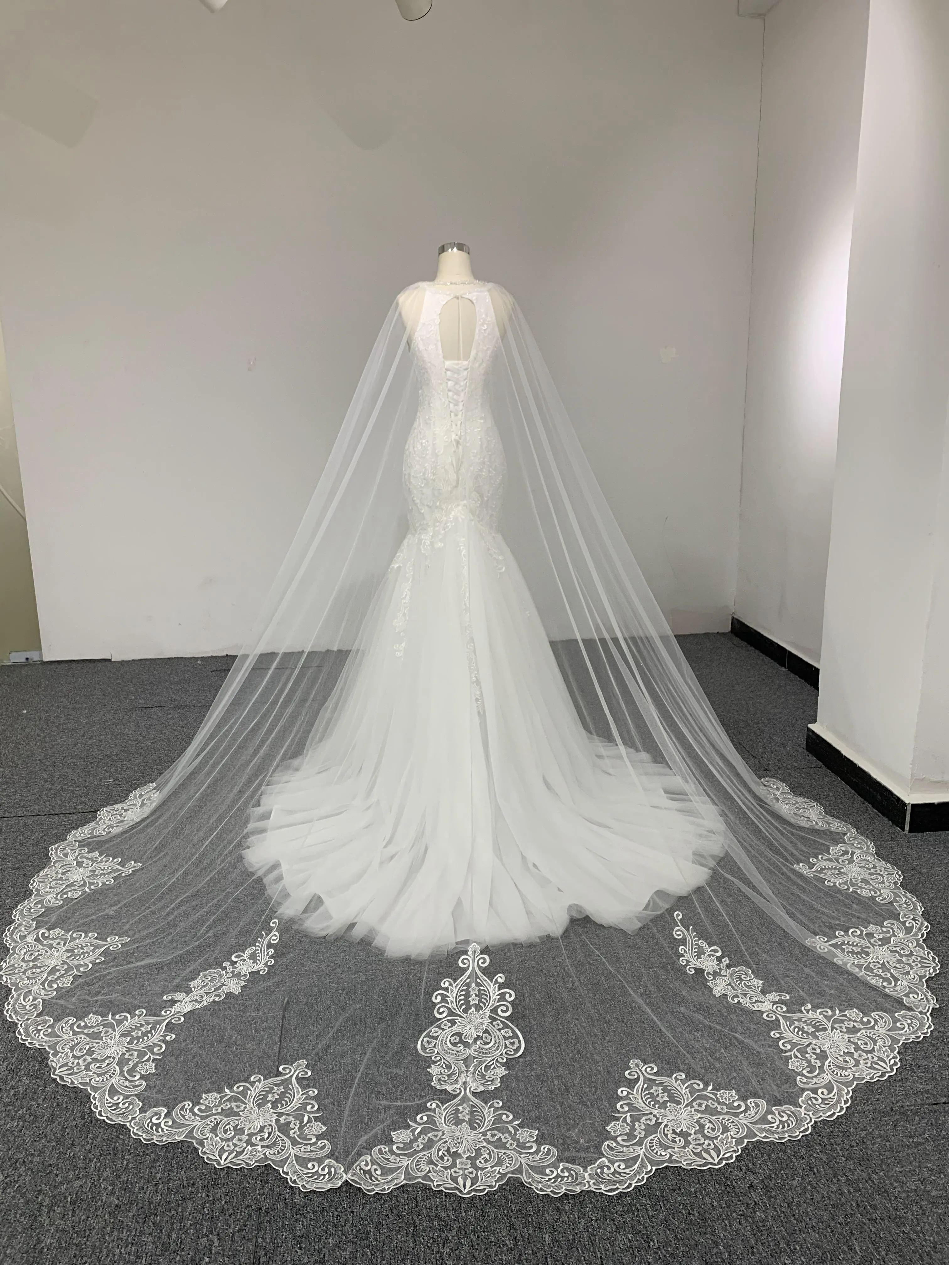 BYG sexy beautiful mermaid wedding dress with shawl