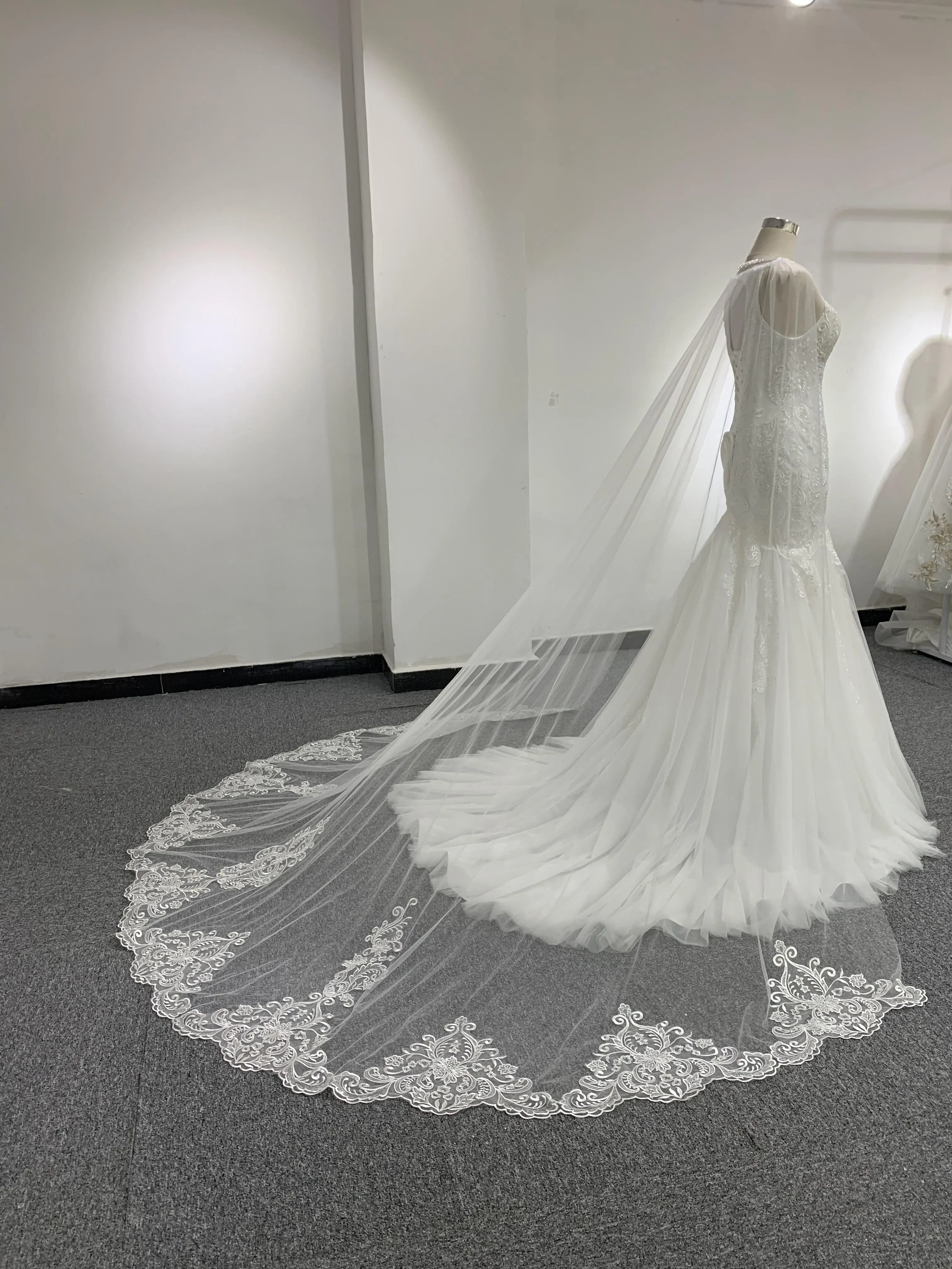 BYG sexy beautiful mermaid wedding dress with shawl