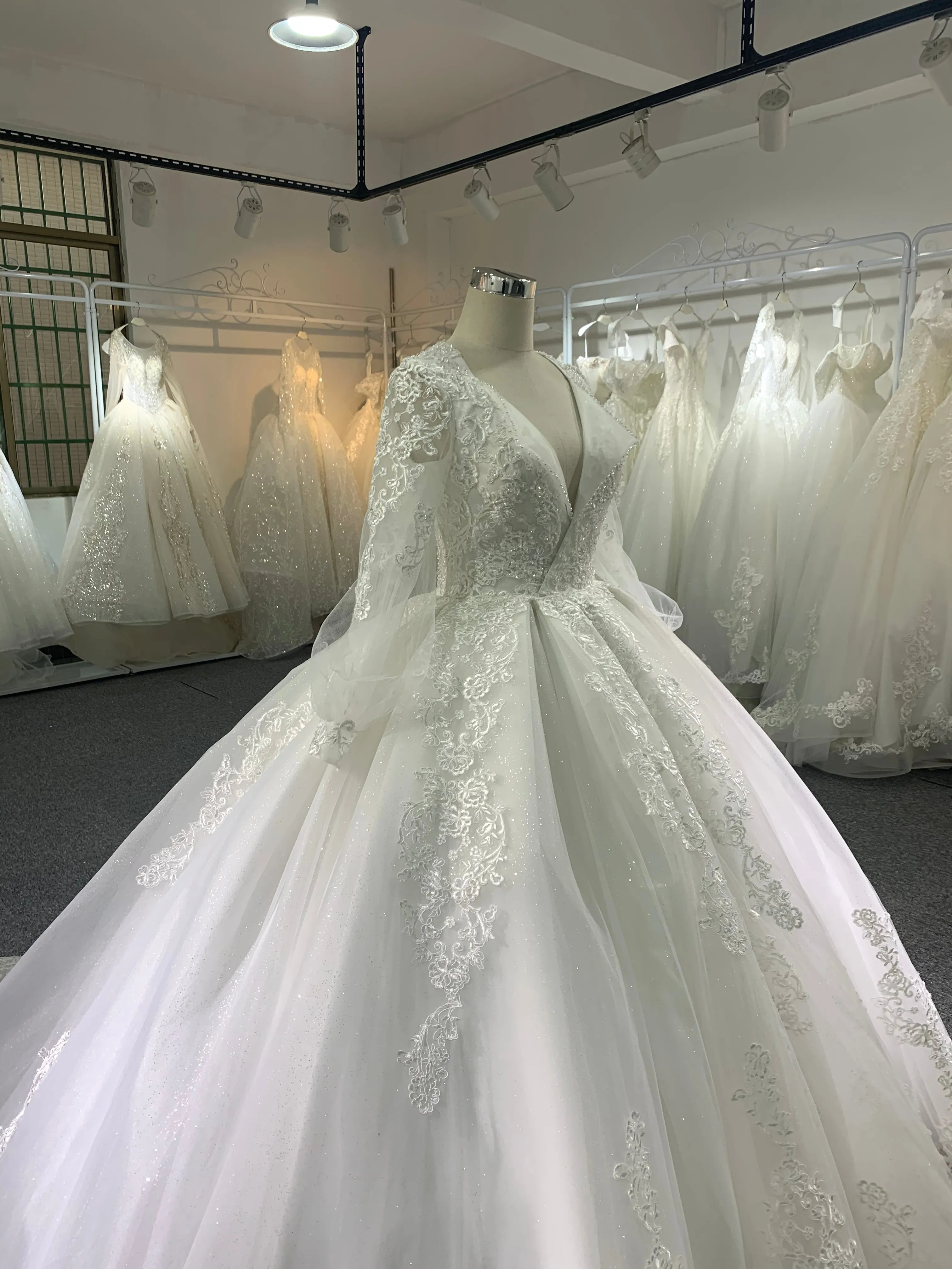 BYG turndown collar V neck wedding dress