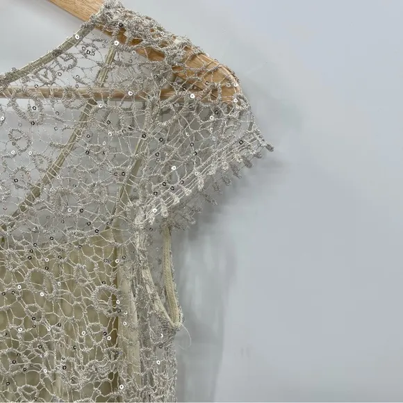 Cachet Delicate Elegant Sequin Lace Overlay Dress Champagne Size 6 Knee Length