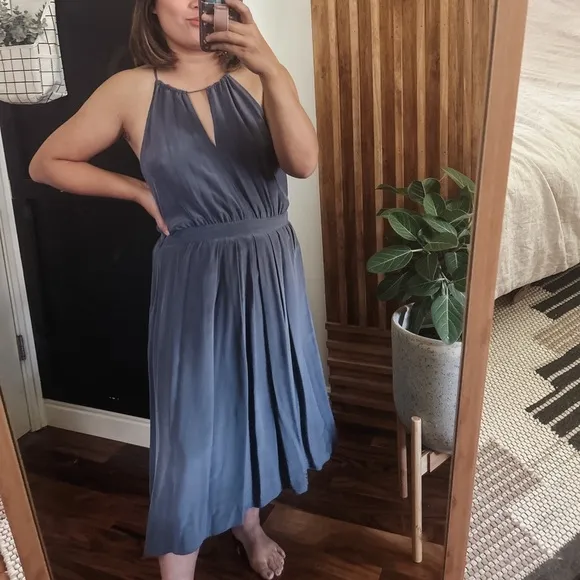 Club monaco knee length 100% Silk Dress. Size 10