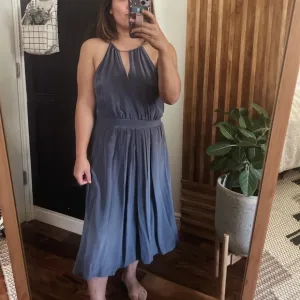 Club monaco knee length 100% Silk Dress. Size 10