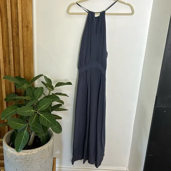 Club monaco knee length 100% Silk Dress. Size 10