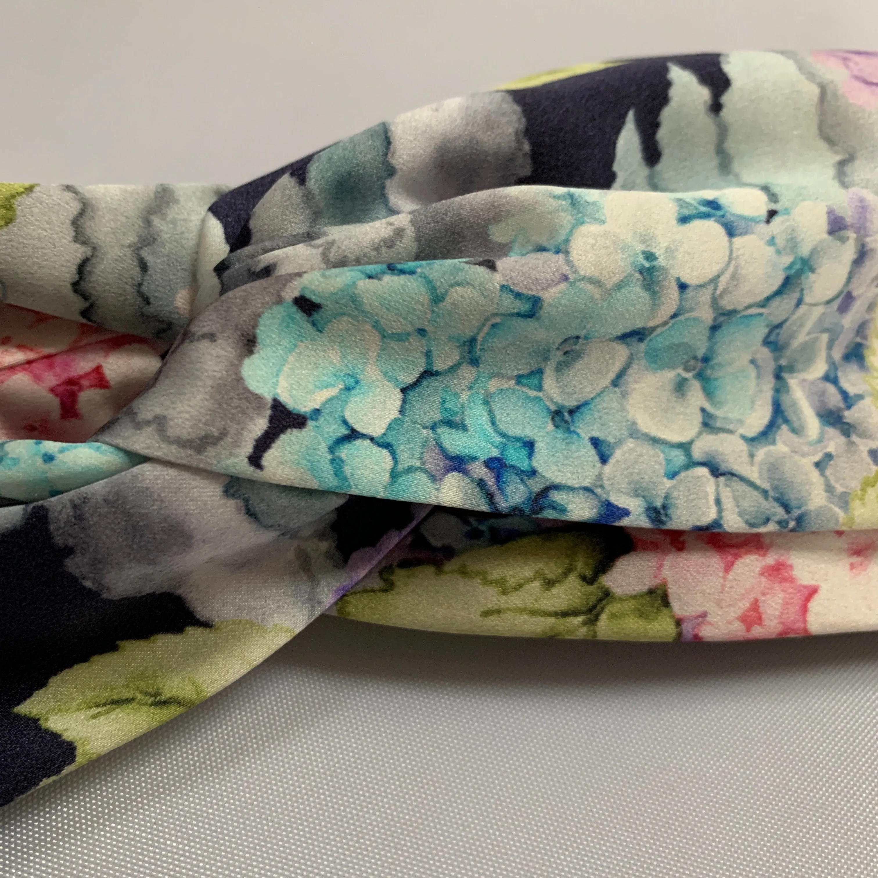 Gucci Hortensin Duchesse Floral Headband in Blue