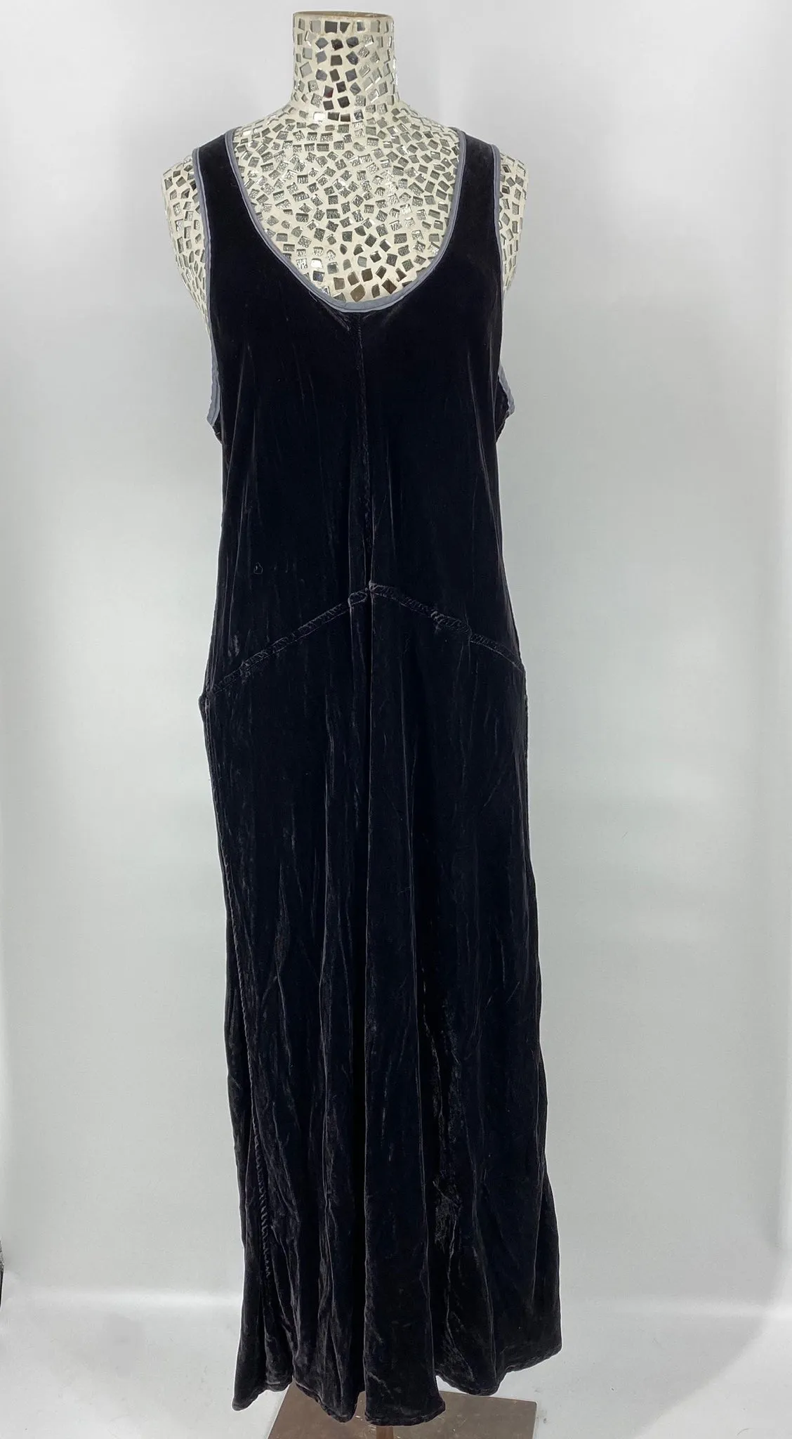 Lake Velvet Dress Asphalt