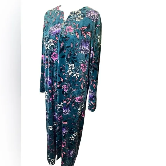 Miss Elaine, Boho Velvet Floral Vintage Style, Full-Length, Zip-up, Mom Robe