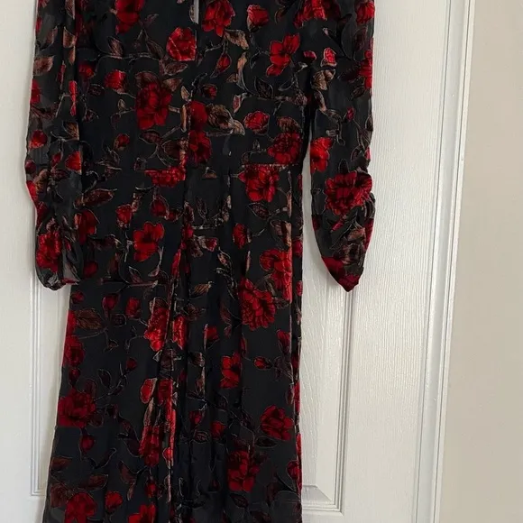 NEW ASTR The Label Floral Red Velvet Burnout Sheer Black Midi Dress V-Neck Sz S