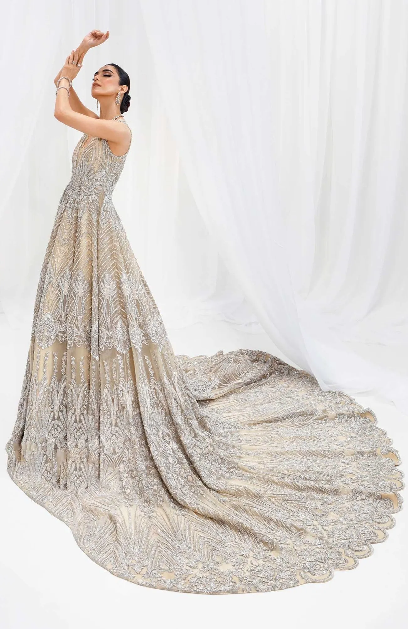 Pakistani Wedding Dress in Bridal Gown Dupatta Style