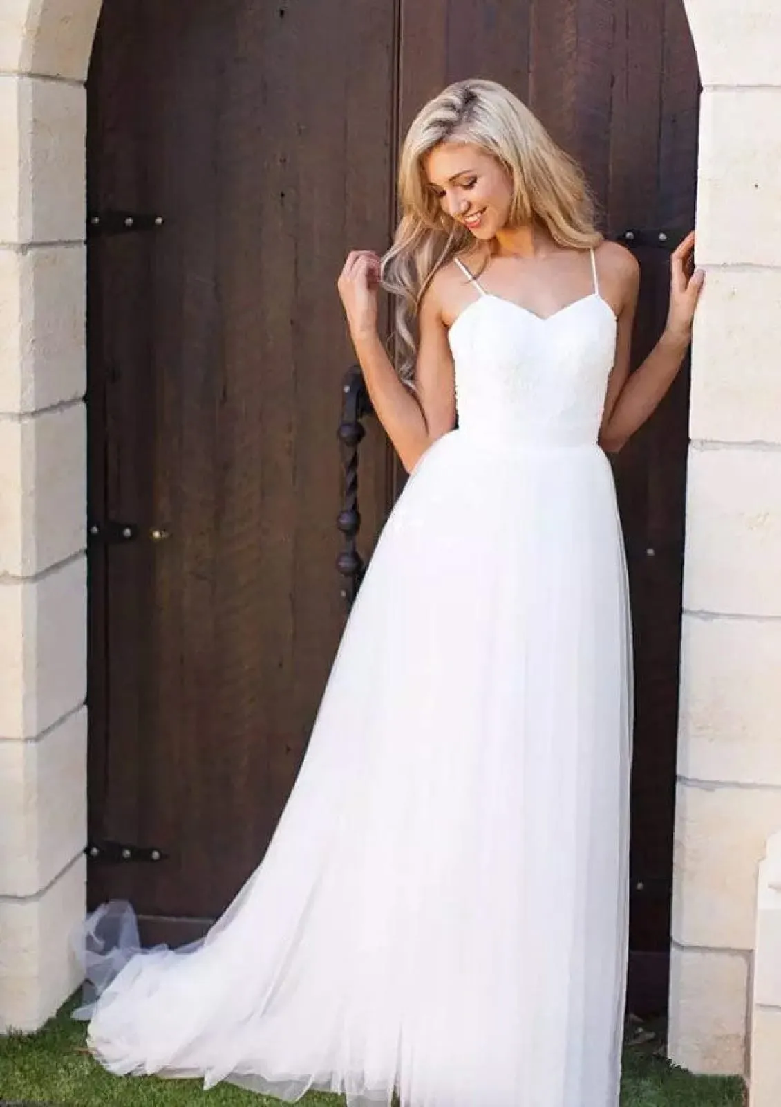 Princess Sweetheart Straps Sweep White Tulle Wedding Dress