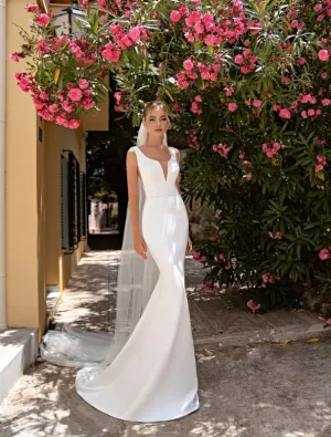 Private Collection Size 6 Ivory Gown