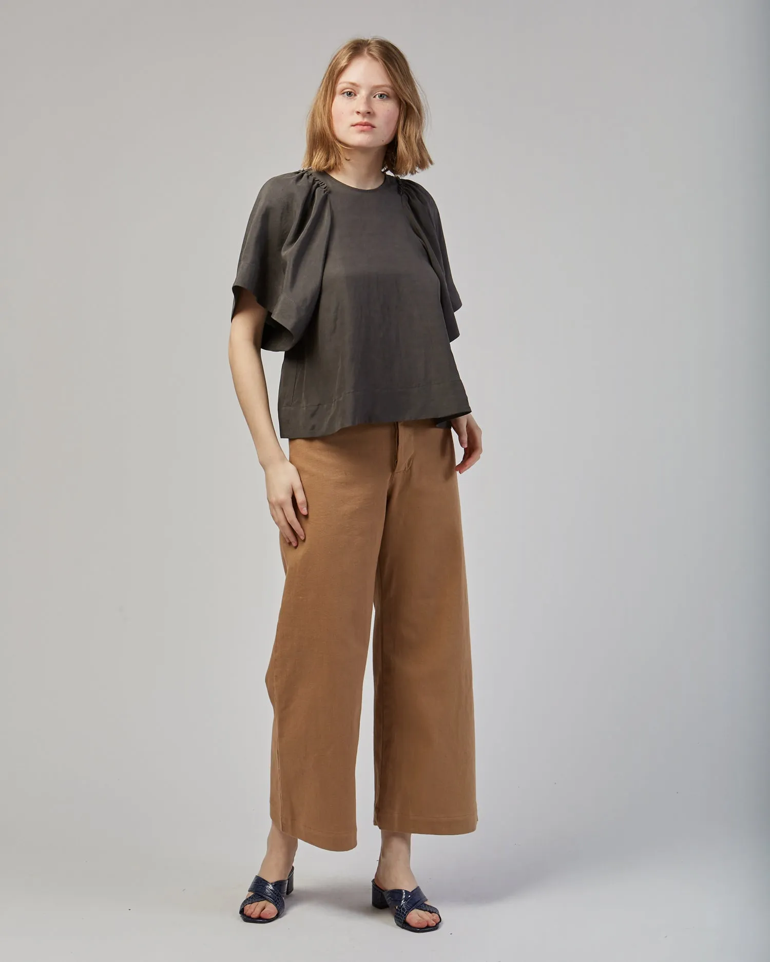 Ravine silk linen top in charcoal