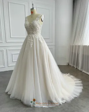 Sexy Low V-back Tulle and Lace Wedding Dress