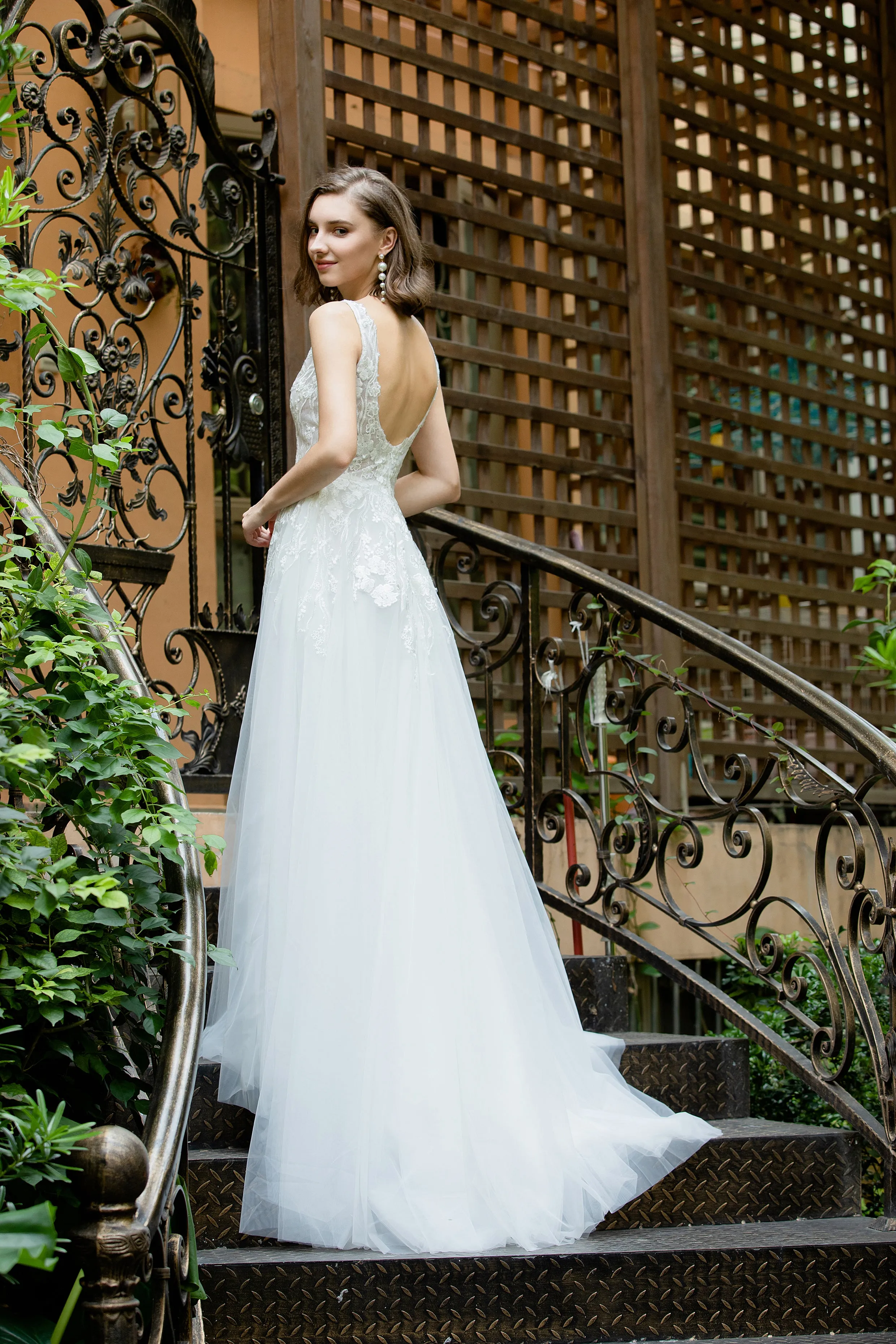 Silva - Selena Huan V-neck Embroidery lace light-weighted low-back A-line gown