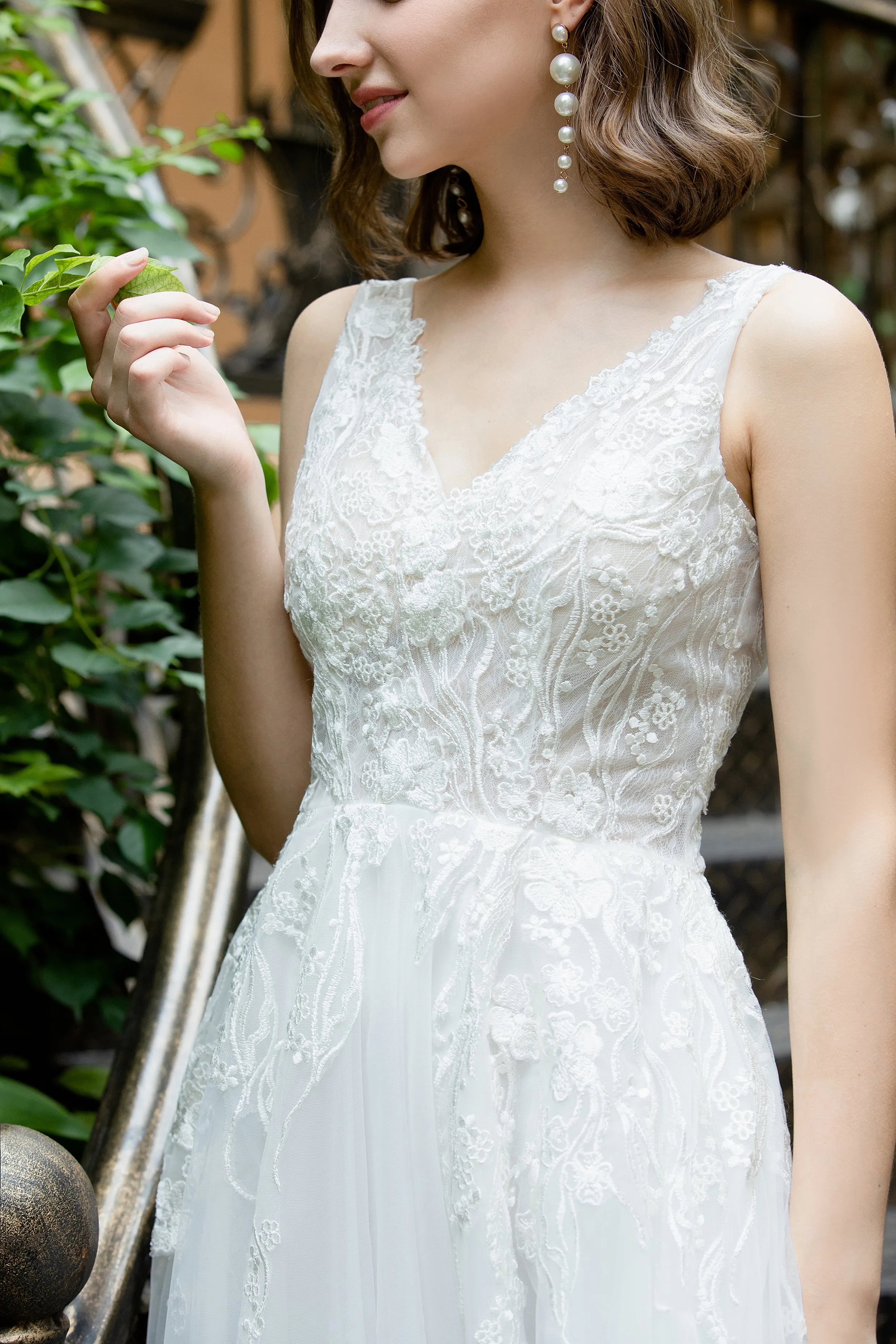 Silva - Selena Huan V-neck Embroidery lace light-weighted low-back A-line gown