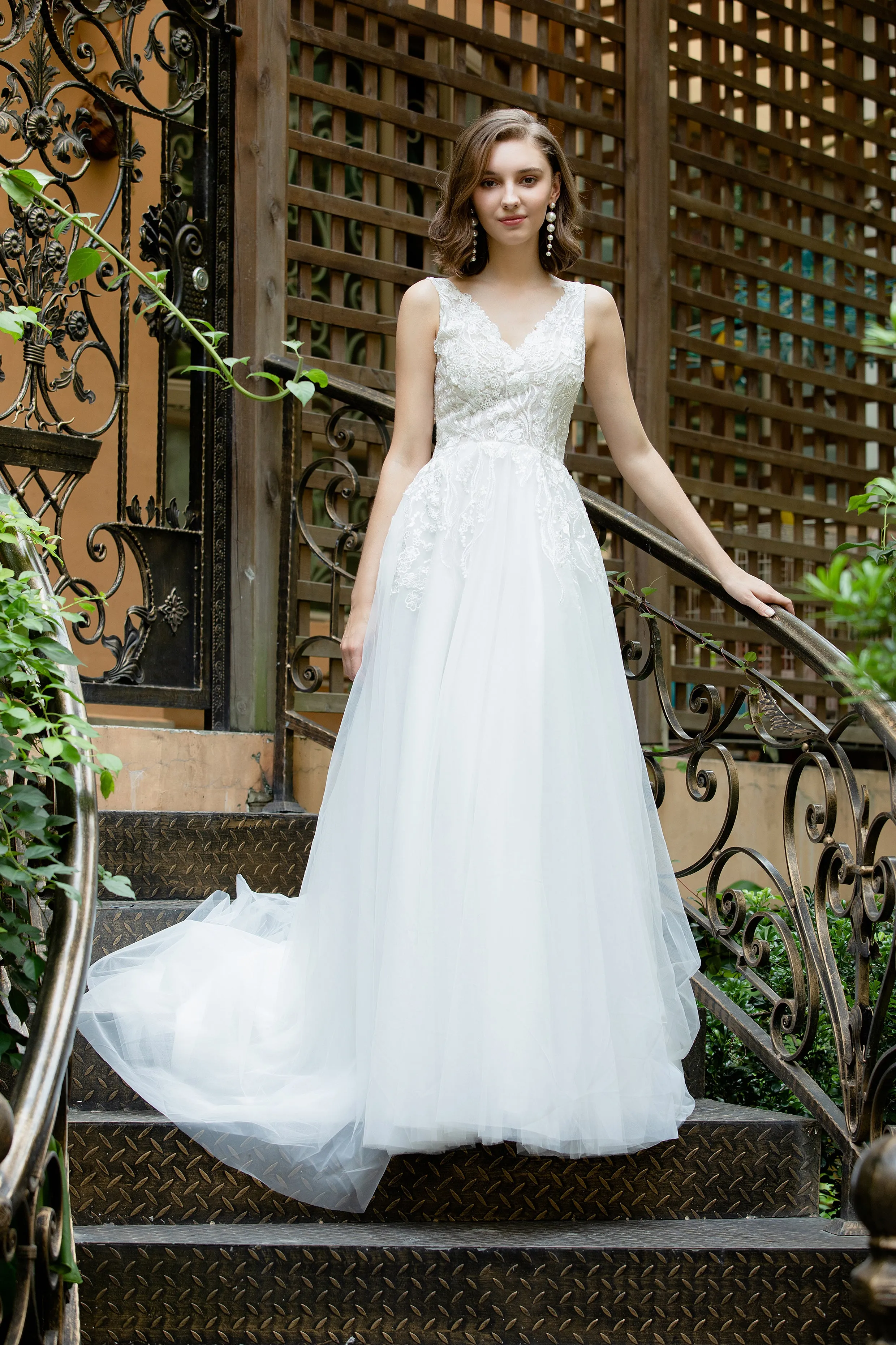 Silva - Selena Huan V-neck Embroidery lace light-weighted low-back A-line gown