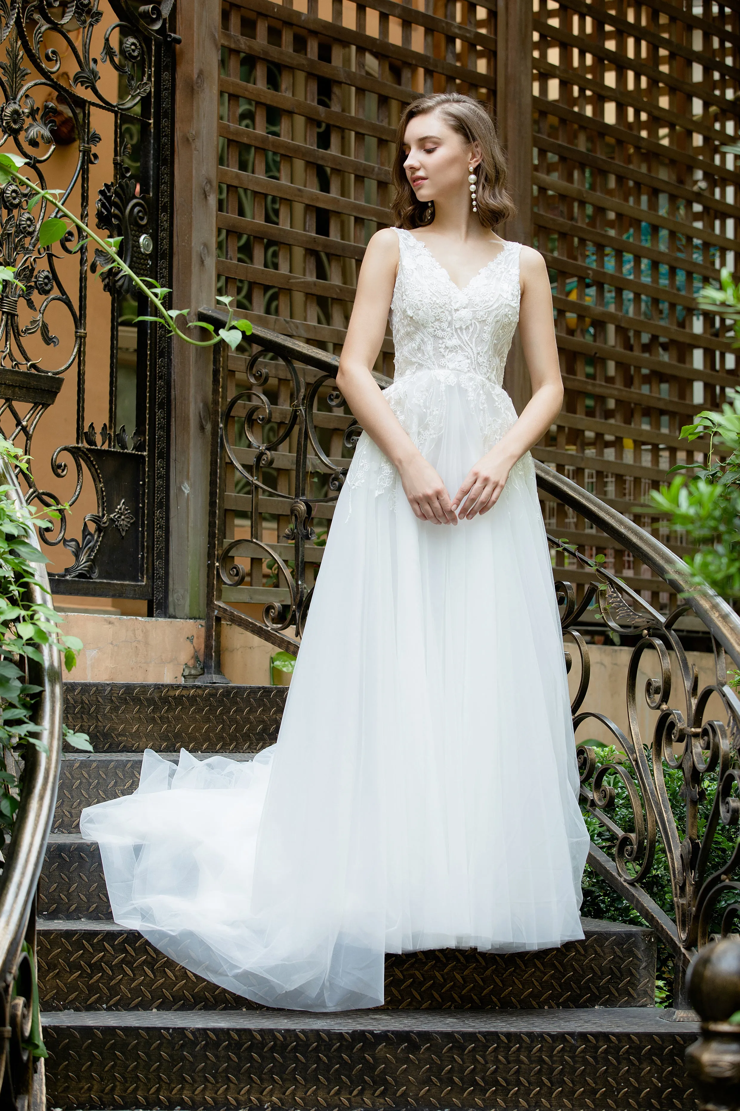 Silva - Selena Huan V-neck Embroidery lace light-weighted low-back A-line gown
