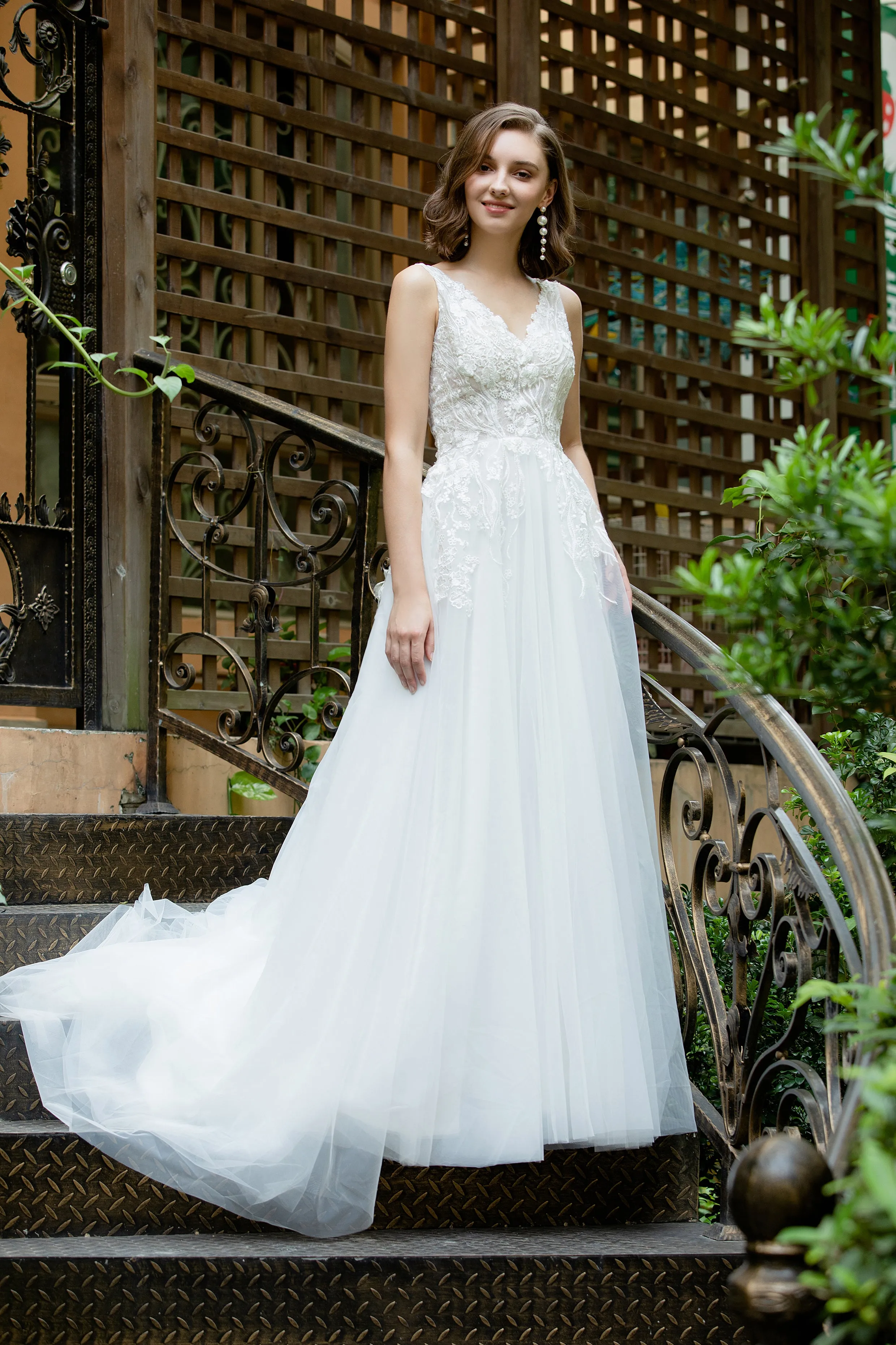 Silva - Selena Huan V-neck Embroidery lace light-weighted low-back A-line gown