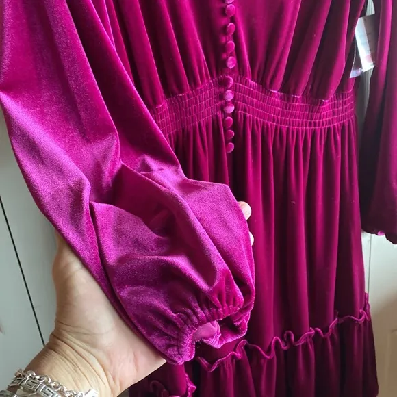 Taylor NWT Long Sleeve Vneck Hidden Back Zipper Velvet Midi Dress size 10