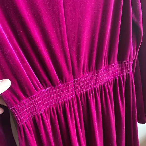 Taylor NWT Long Sleeve Vneck Hidden Back Zipper Velvet Midi Dress size 10