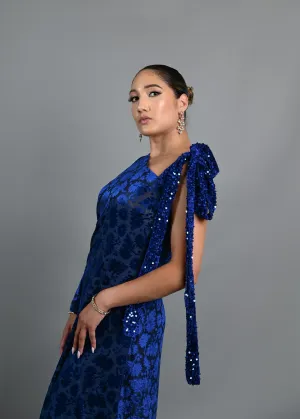 Tyla asymmetrical boubou patterned velvet dress with feathers (Blue)