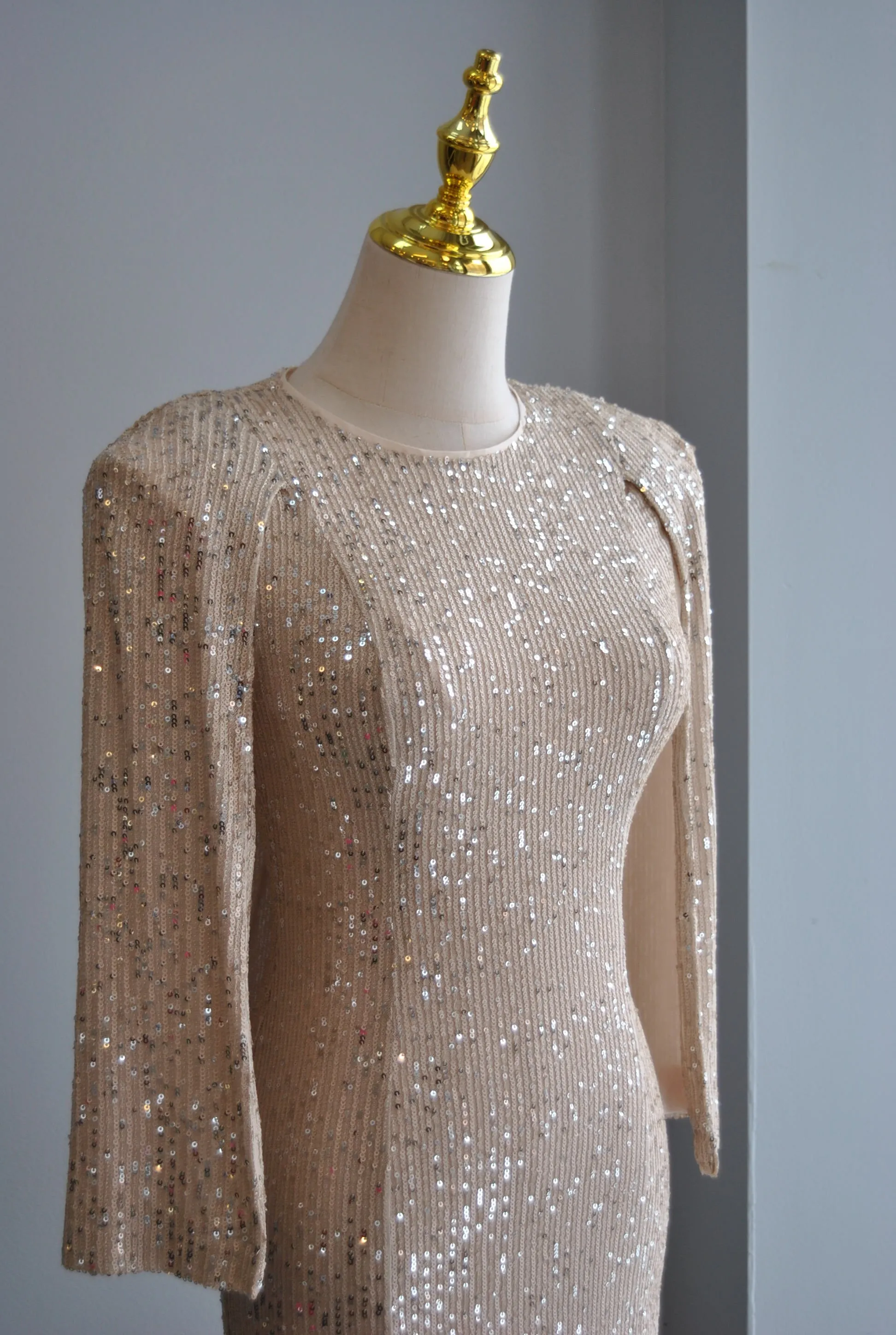 VANILLA SEQUIN MINI PARTY DRESS WITH A CAPE