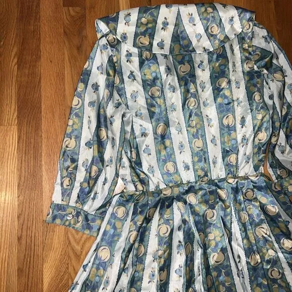 Vintage 1950s Nelly Don White Blue Floral Apple Dress Collar Shirtdress W 25&quot;