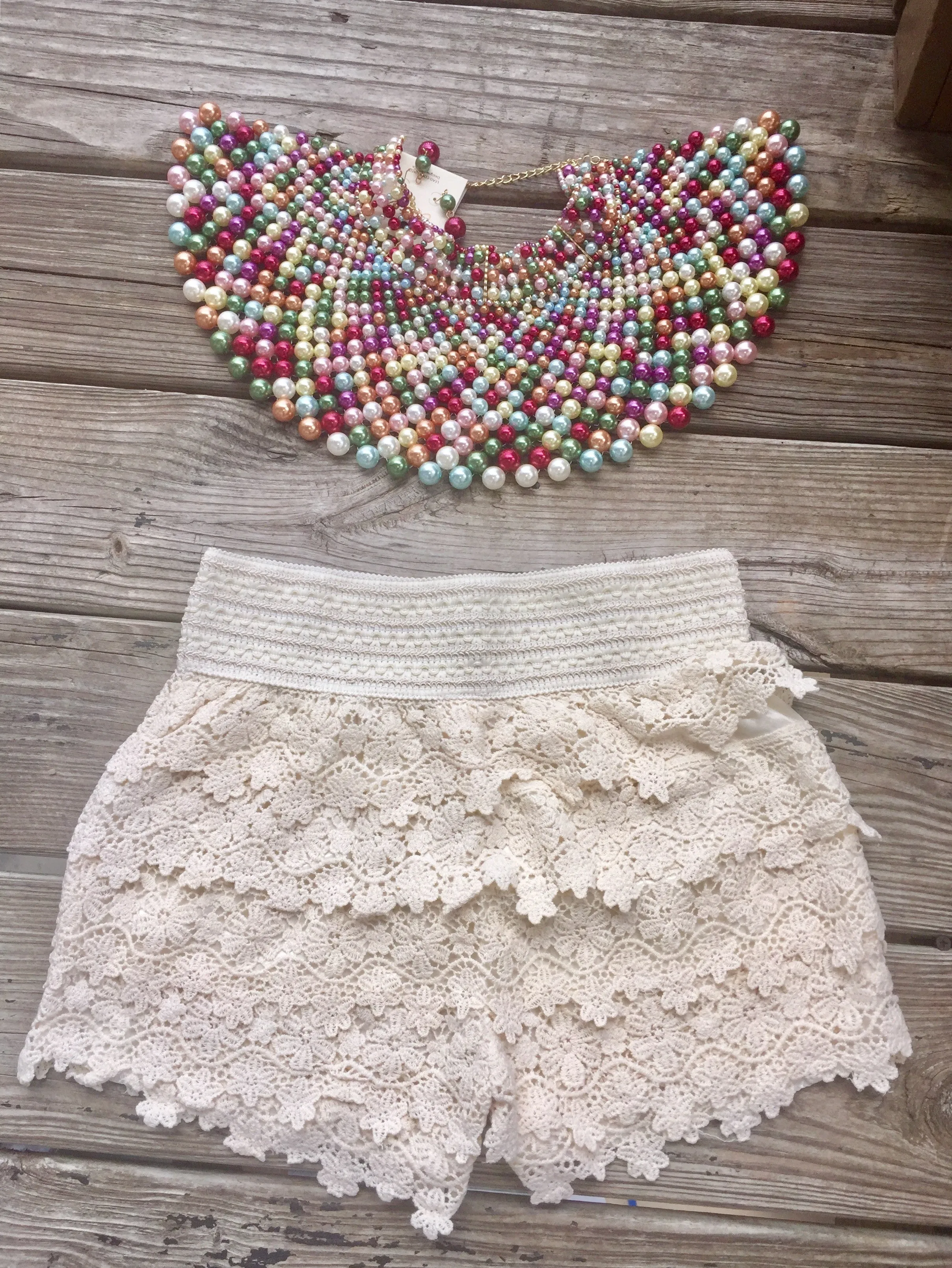 WORLD OF PEARLS BIB CHOKER