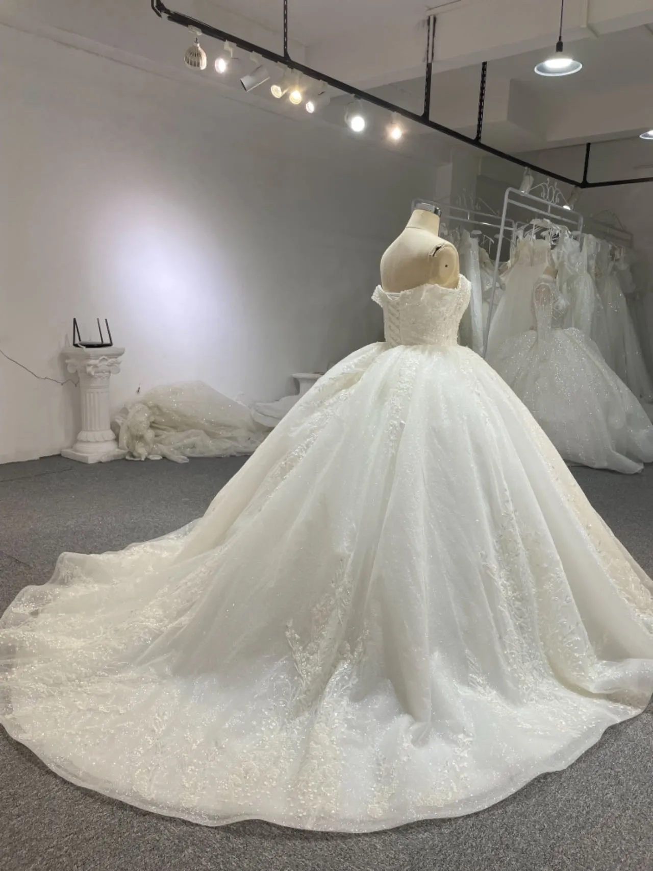 Z319-1 One-shoulder luxury beaded BALL GOWN