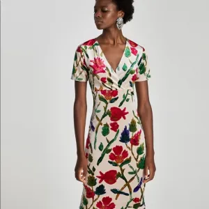 ✨ZARA✨Floral Velvet Midi Dress